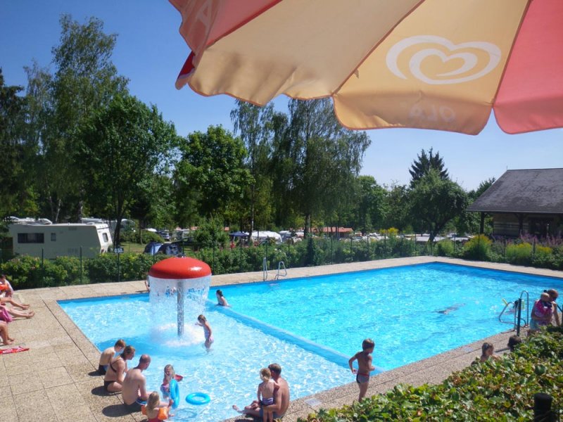 Camping Auf Kengert Larochette Luxembourg swimmingpool